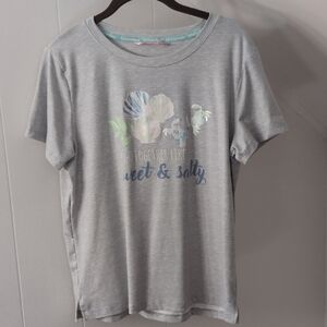 La Vie En Rose Light Grey Short Sleeve Tee with Pastel Shell Graphic